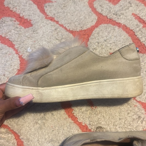 Steve Madden tan shoes with fur pom Pom - Picture 9 of 12